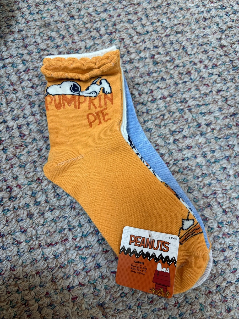 Peanuts Orange 'Pumpkin Pie' Casual Socks with Snoopy and Other Characters